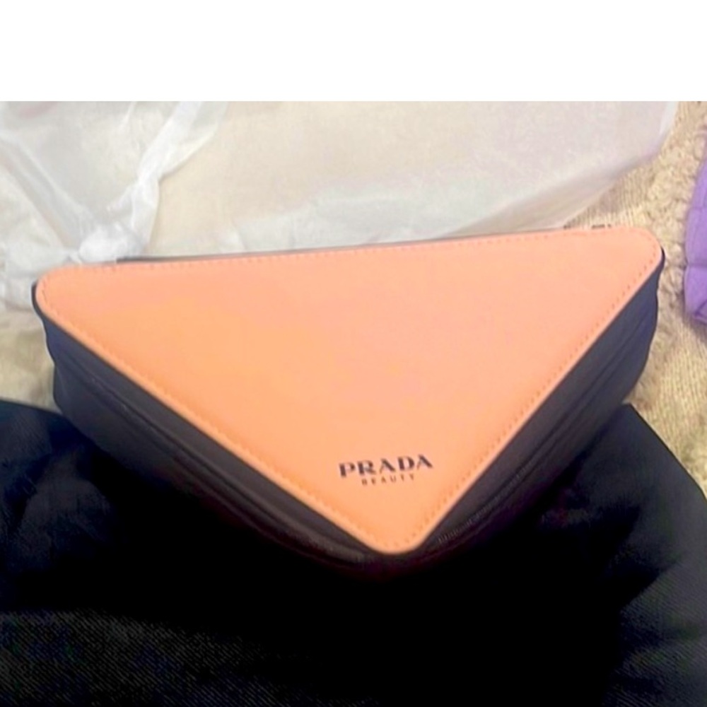 Prada triangle makeup bag⭐️⭐️⭐️⭐️⭐️⭐️